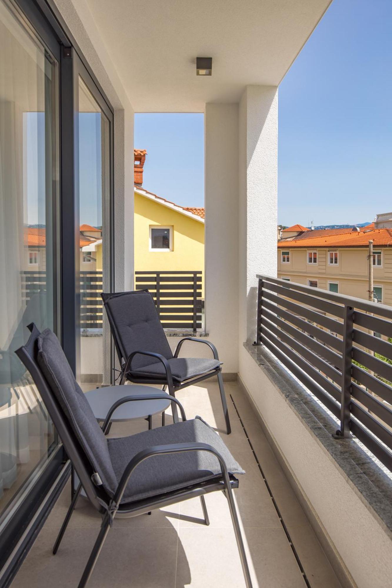 Belinda Apartments With Balcony Opatija Exterior photo