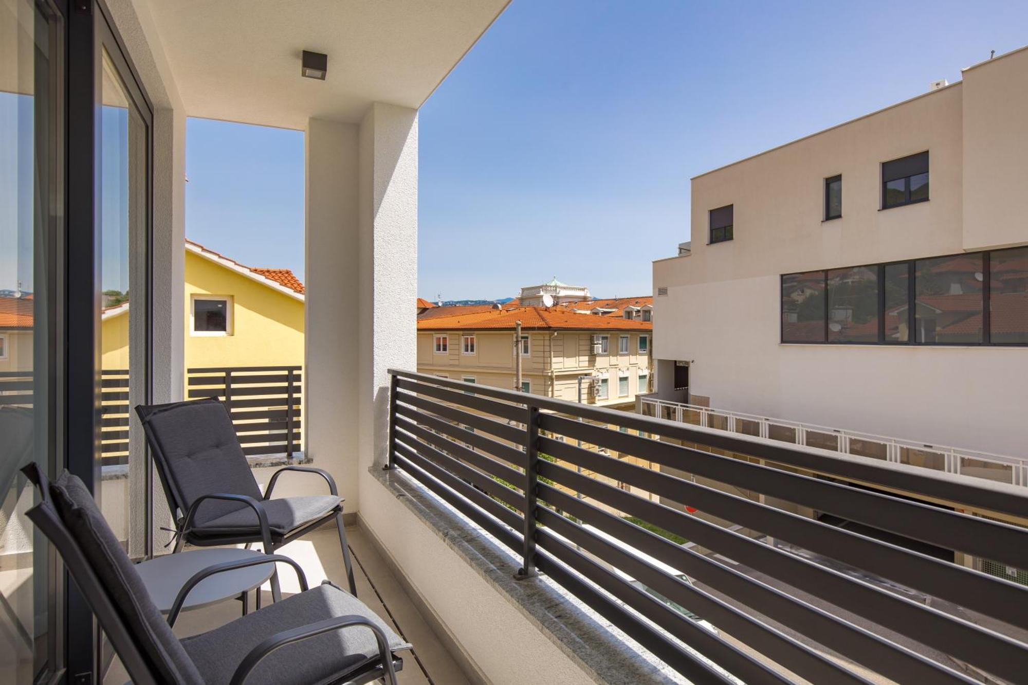 Belinda Apartments With Balcony Opatija Exterior photo