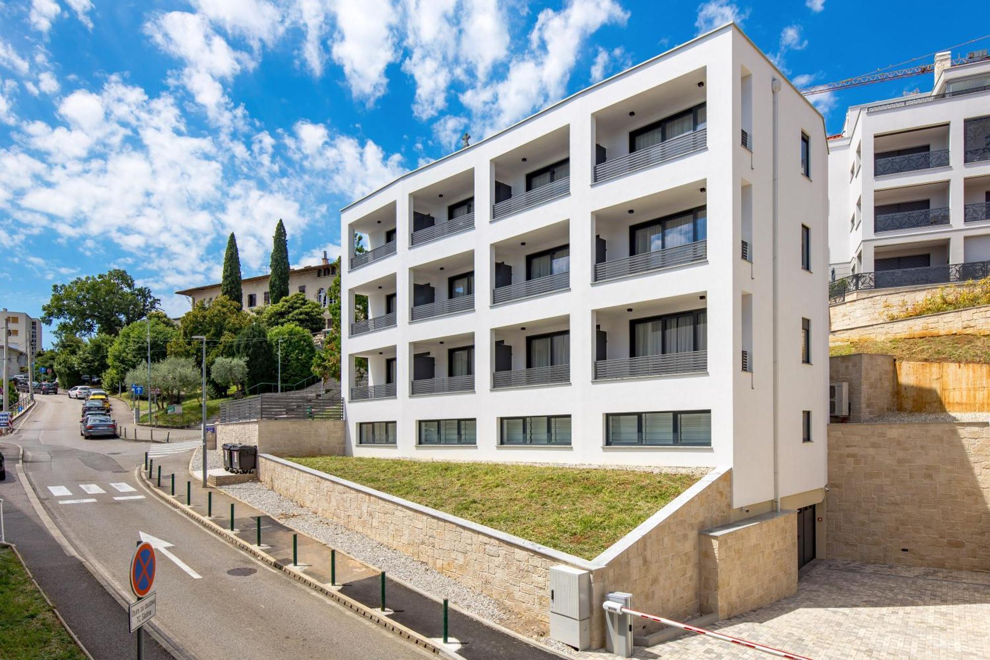 Belinda Apartments With Balcony Opatija Exterior photo