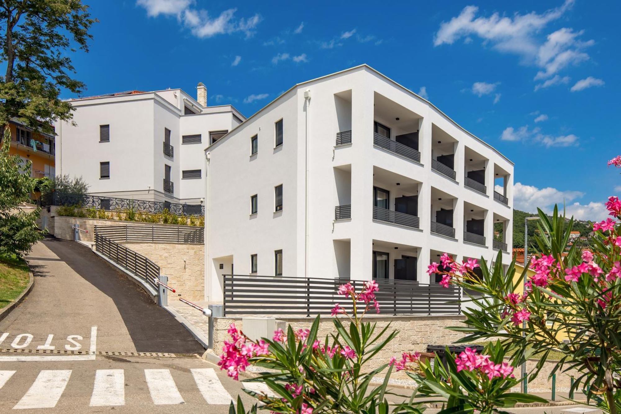 Belinda Apartments With Balcony Opatija Exterior photo